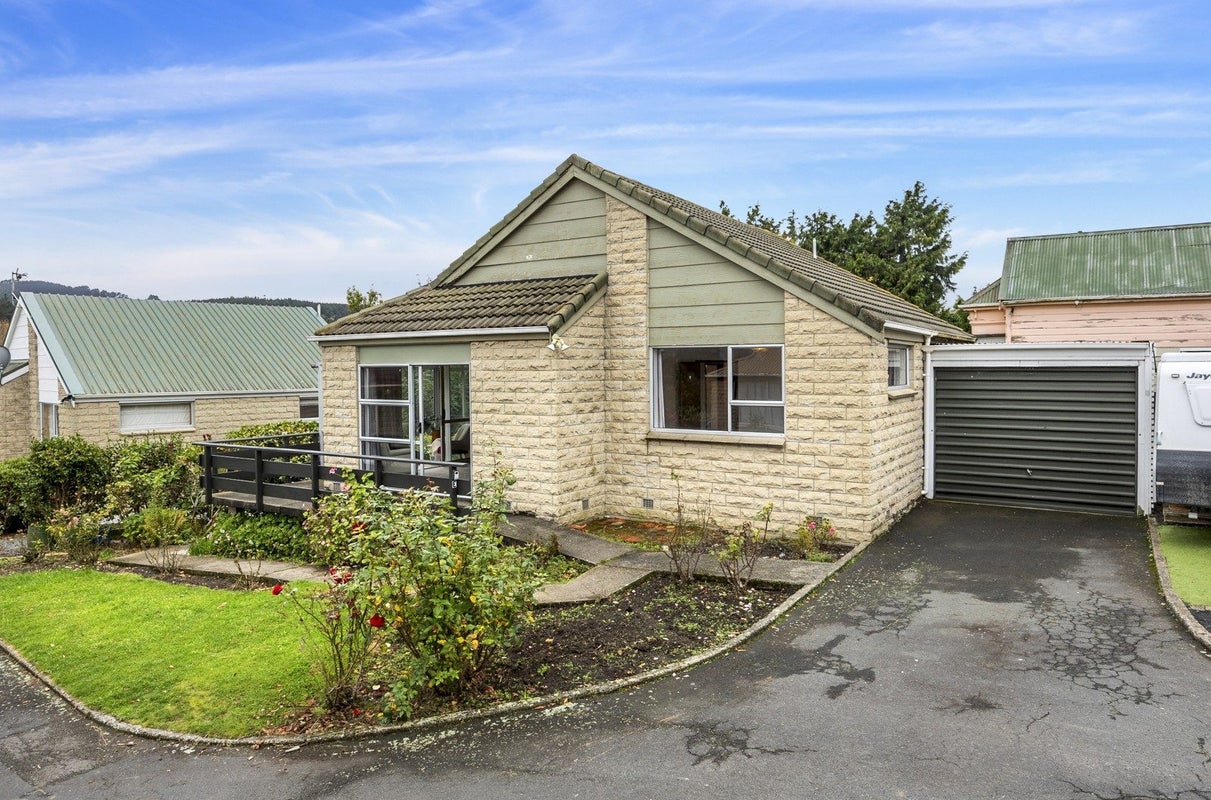 2E Rennie Street, Green Island, Dunedin - Carousel 1
