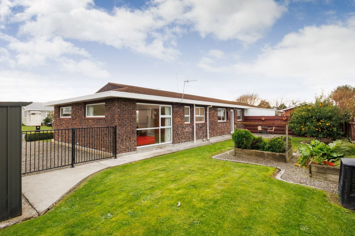 2 Wharite Place, Awapuni, Palmerston North - Carousel 2