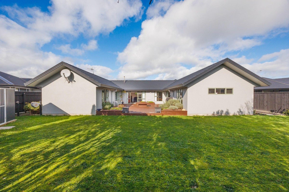 82 James Line, Kelvin Grove, Palmerston North - Carousel 23