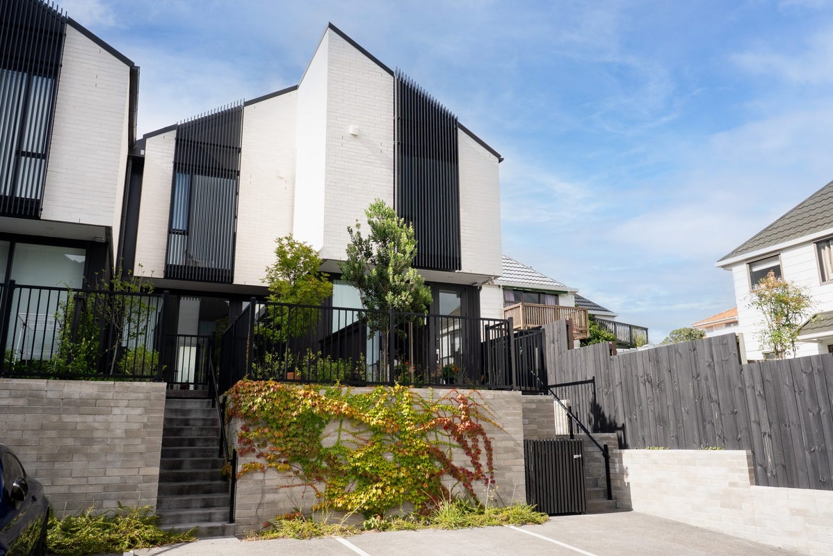 2/748 Remuera Road, Remuera, Auckland - Carousel 1