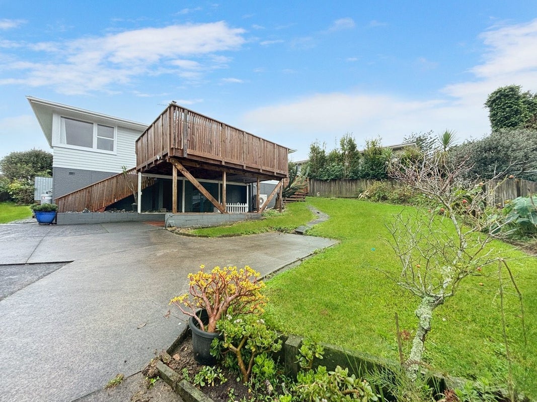 7 Melba Street, Beach Haven, Auckland - Carousel 1