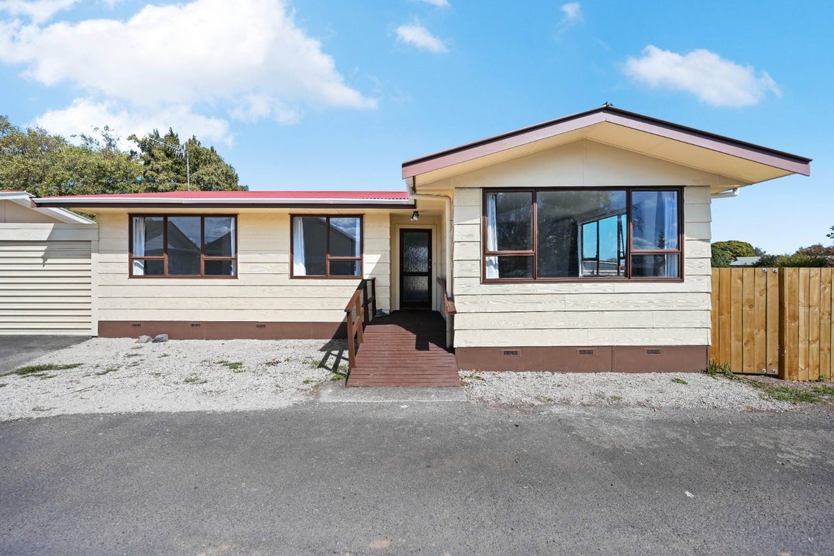 45 Karen Crescent, Dinsdale, Hamilton - Carousel 13