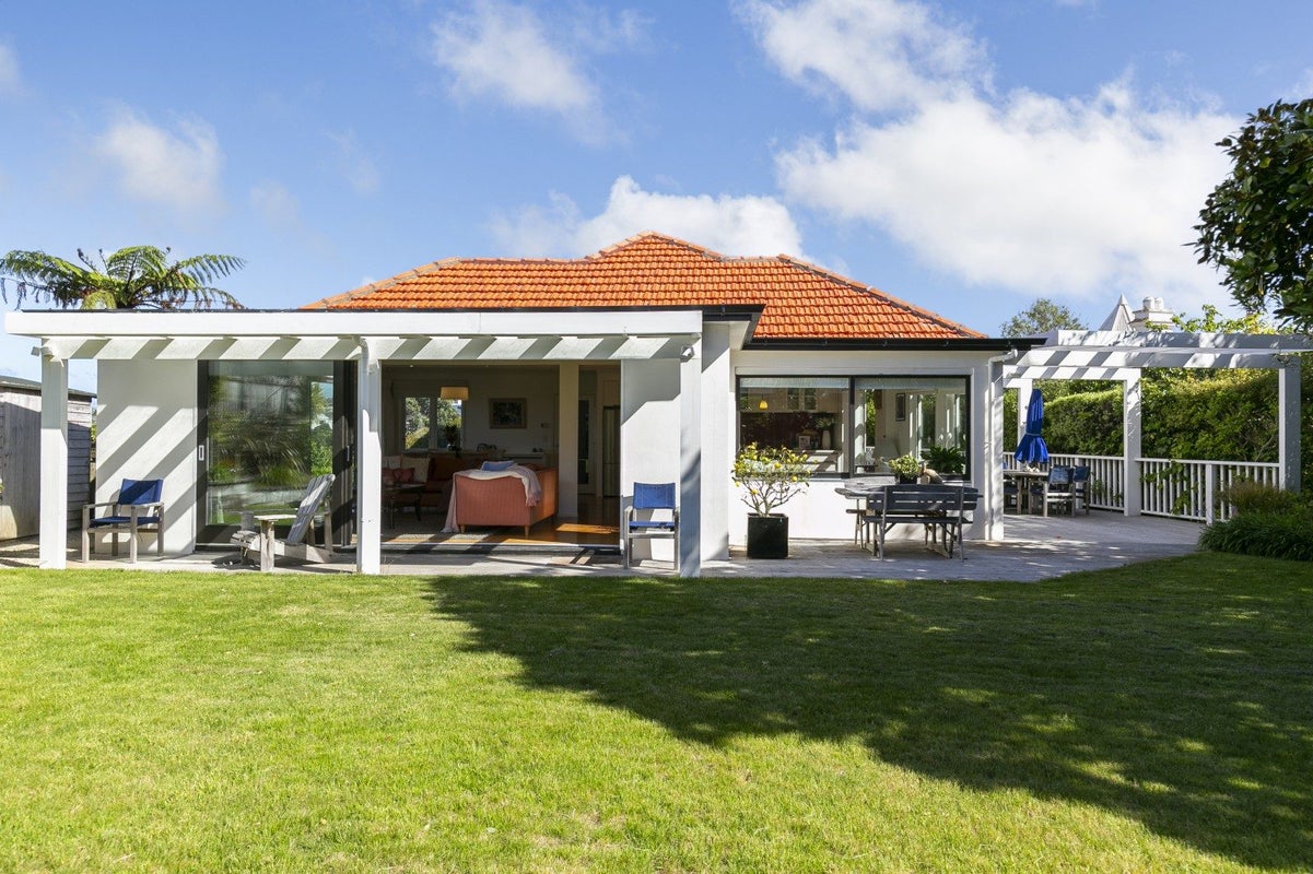 11 Bristow Place, Karori, Wellington - Carousel 2