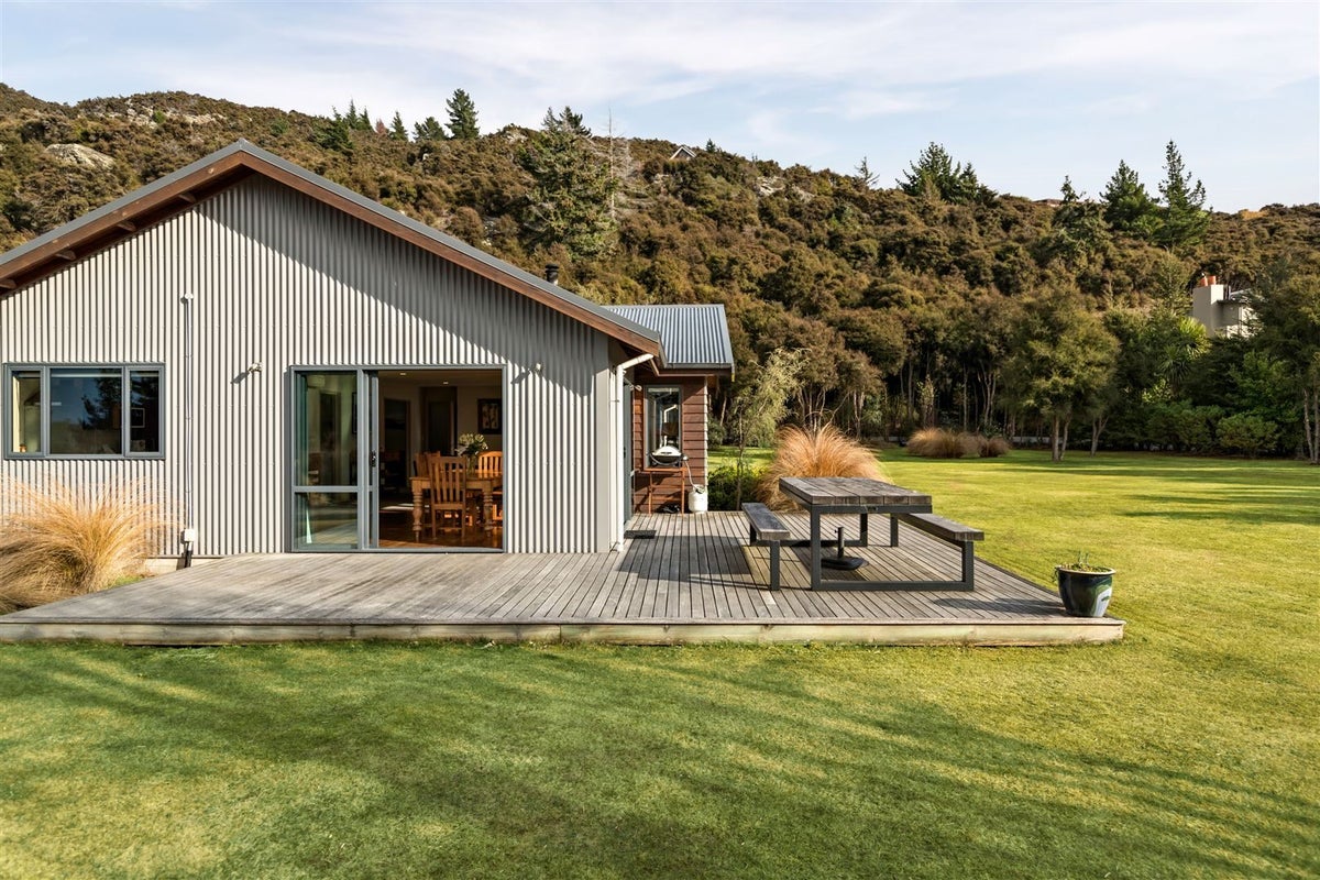 30 Rockhaven, Albert Town, Wanaka - Carousel 2