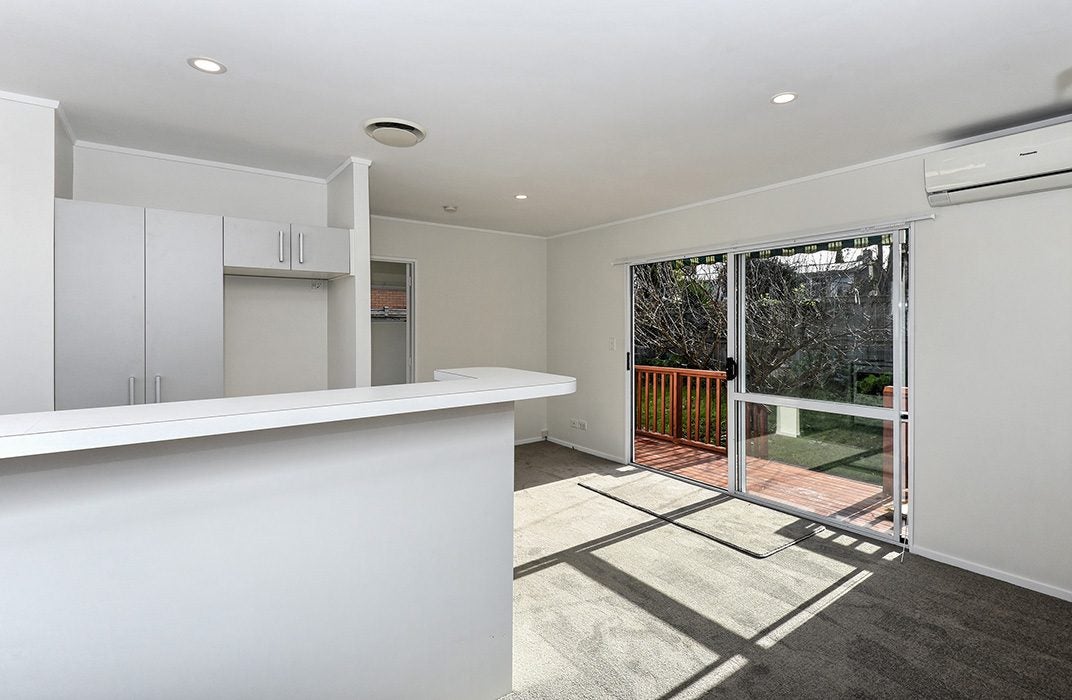 18 Roberts Road, Te Atatu South, Auckland - Carousel 2