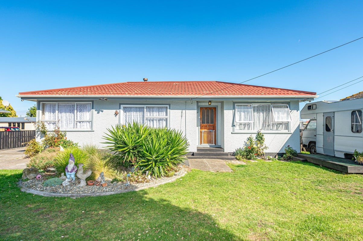 51 Thatcher Street, Castlecliff, Whanganui - Carousel 1