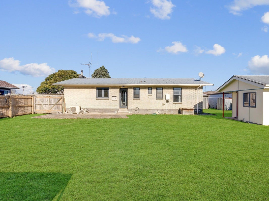 37 Hendon Road, Fairview Downs, Hamilton - Carousel 2