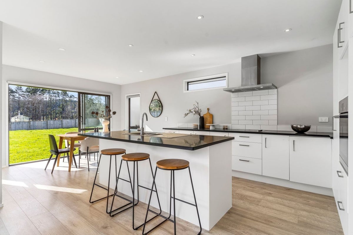 17 Kahika Grove, Huapai, Kumeu - Carousel 2
