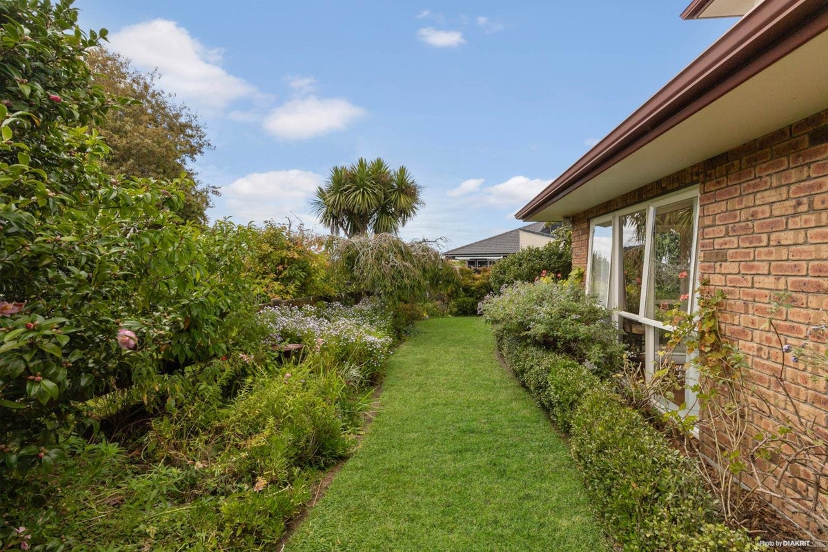 5 Idris Court, The Gardens, Auckland - Carousel 2