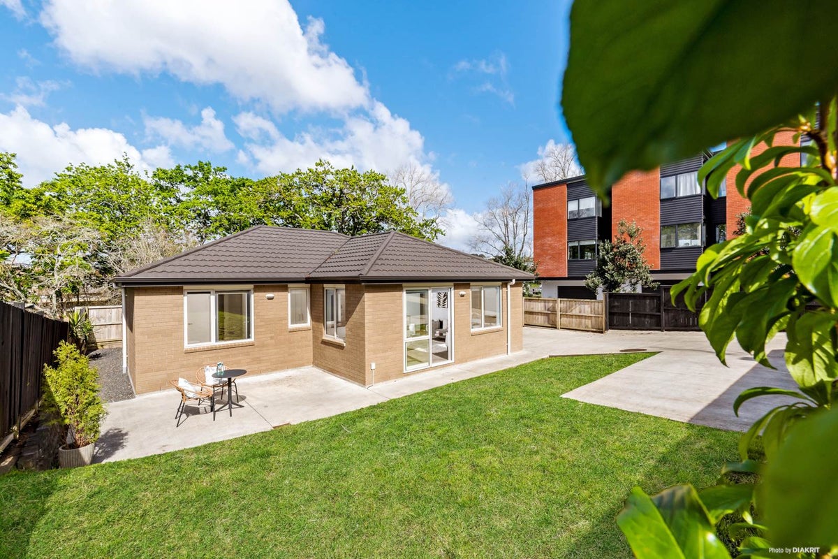 17A Eastview Road, Glen Innes, Auckland - Carousel 2