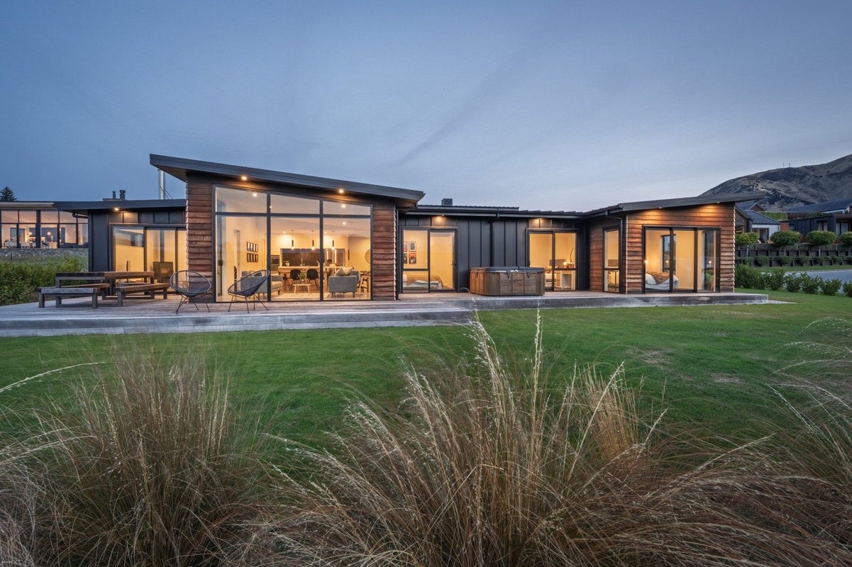 7 Little Alpha Loop, Wanaka - Carousel 1