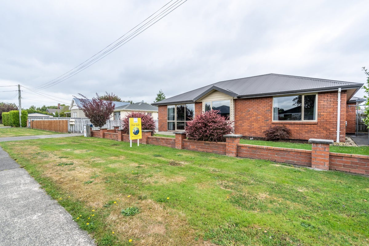45 Bullar Street, Grasmere, Invercargill - Carousel 1