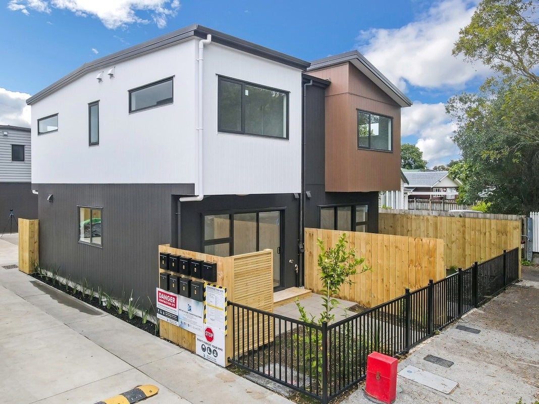8/10 Orchard Street, Avondale, Auckland - Carousel 1