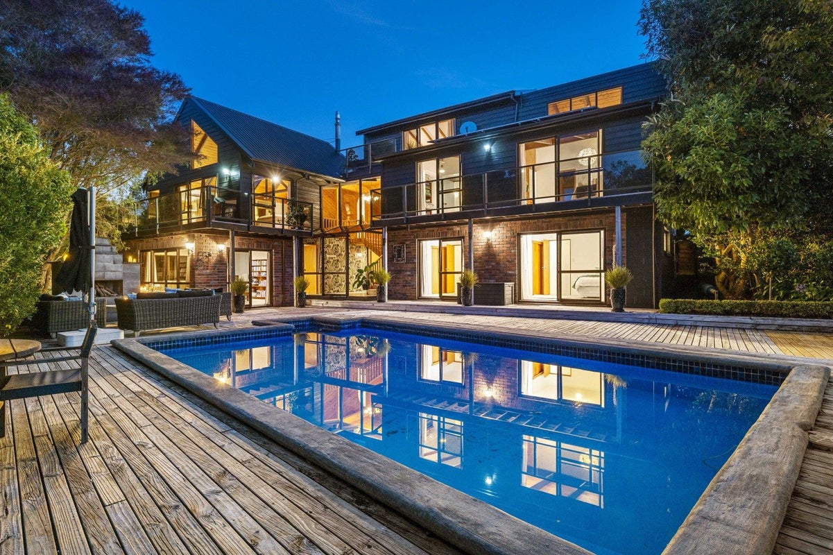 12 Ridgewood Drive, Ridgewood, New Plymouth - Carousel 2