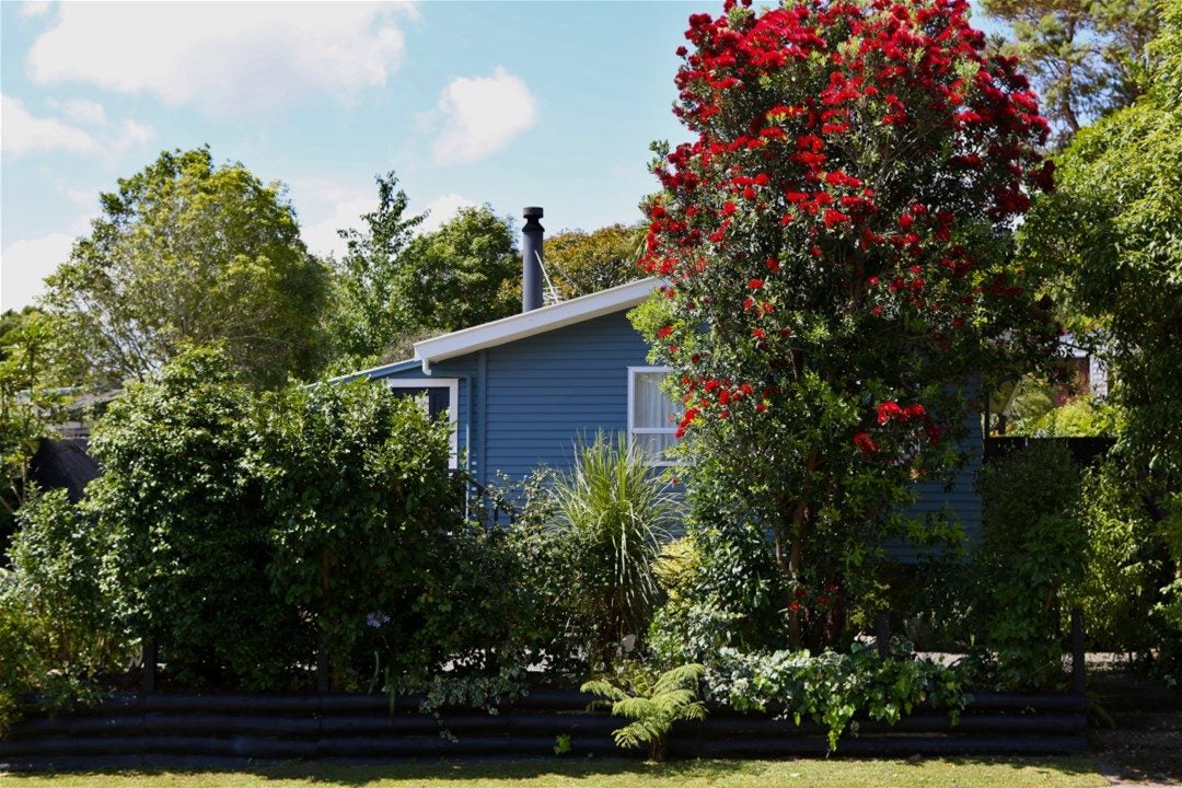 21 Edelweiss Grove, Timberlea, Upper Hutt - Carousel 1