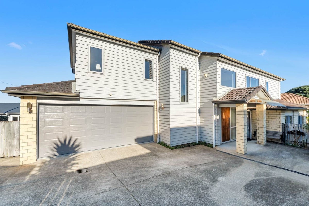 43A Hayr Road, Three Kings, Auckland - Carousel 1