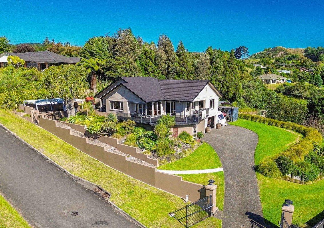 14 Estates Terrace, Welcome Bay, Tauranga - Carousel 1