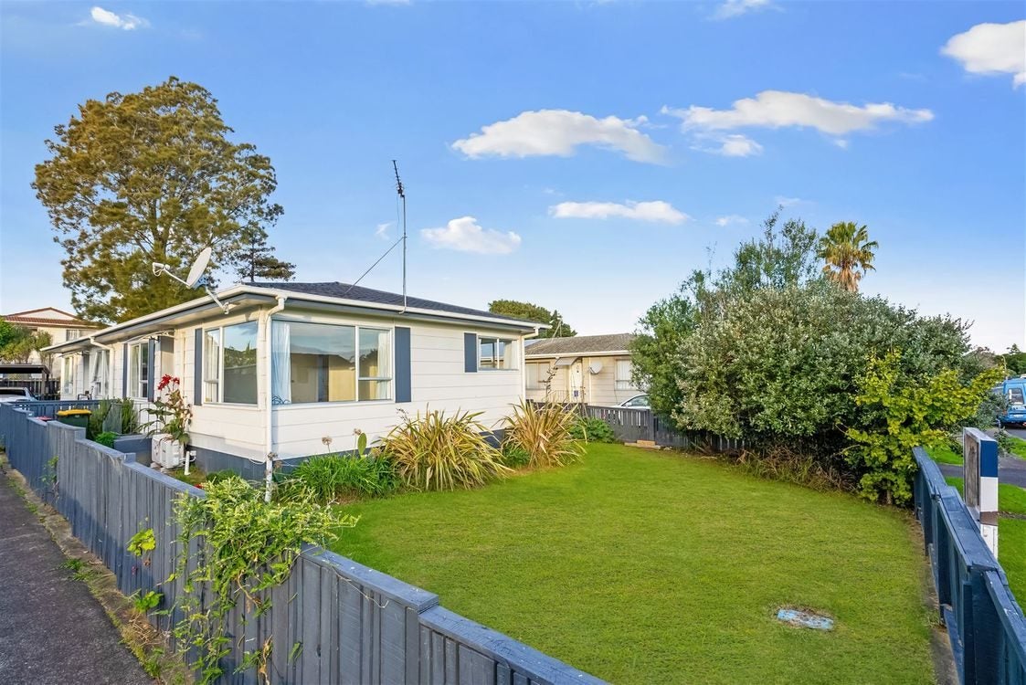 1/17 Hoturoa Place, Manurewa, Auckland - Carousel 1