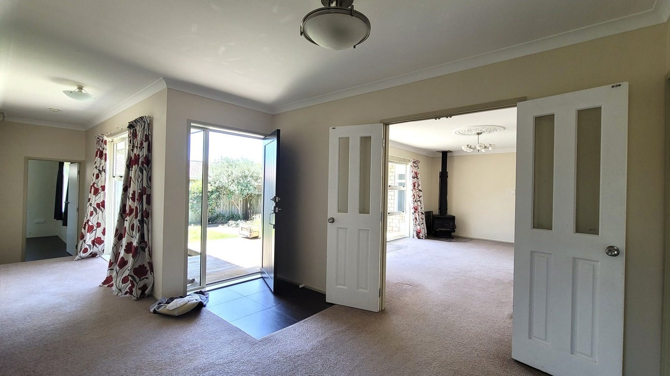 31 Prince Regent Drive, Half Moon Bay, Auckland - Carousel 2