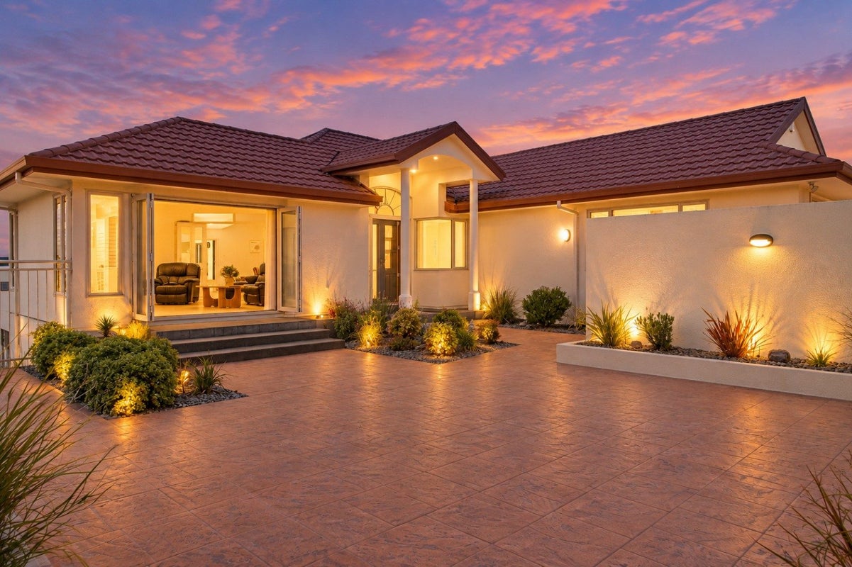 32 Kinder Street, Acacia Bay, Taupo, Waikato - Carousel 1
