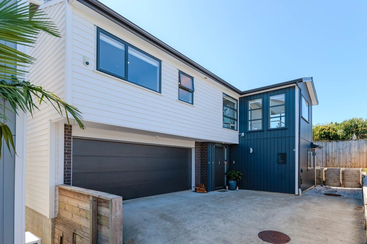 13D Adriatic Avenue, Henderson, Auckland - Carousel 1