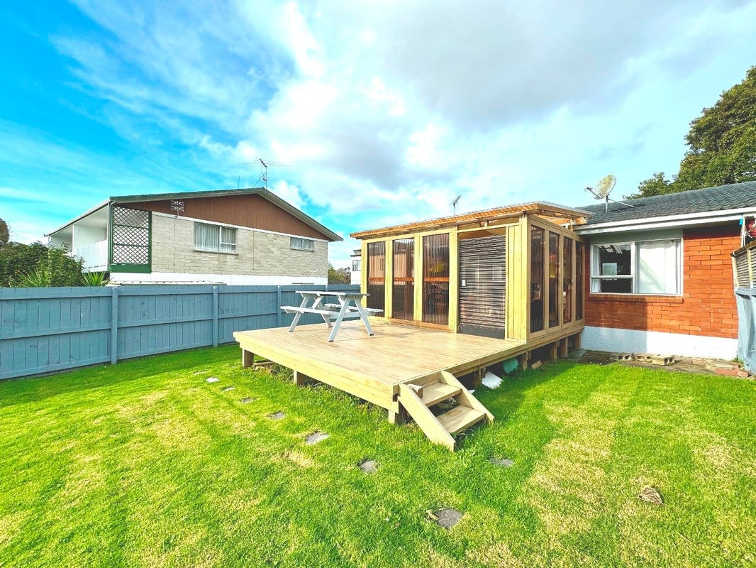 1/102 Lynwood Road, New Lynn, Auckland - Carousel 1