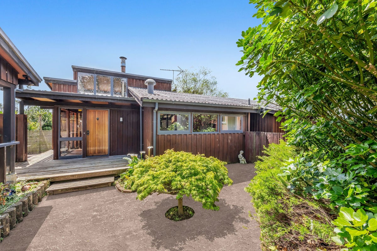 35 Rushgreen Avenue, Pahurehure, Papakura - Carousel 1