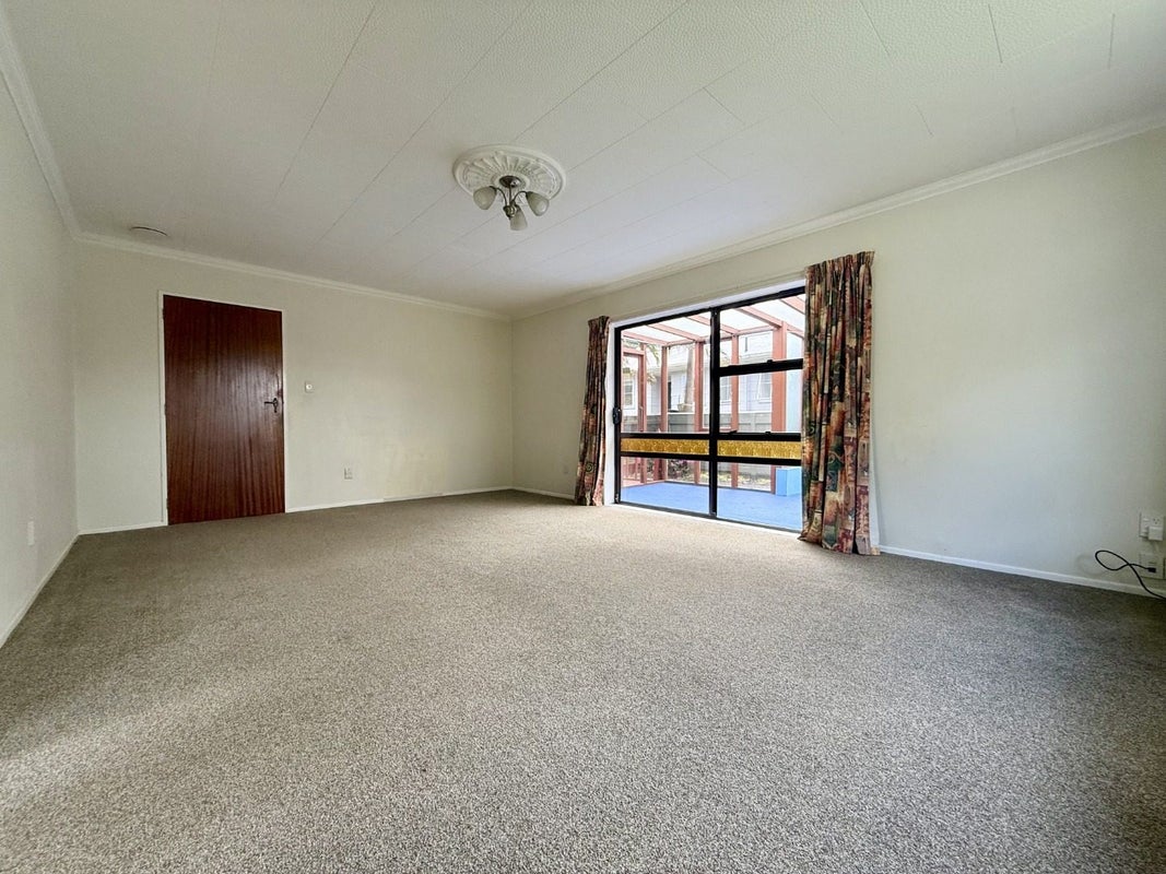 122 California Drive, Totara Park, Upper Hutt - Carousel 2