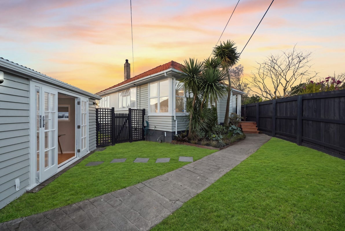 28 Fraser Road, Narrow Neck, Auckland - Carousel 1