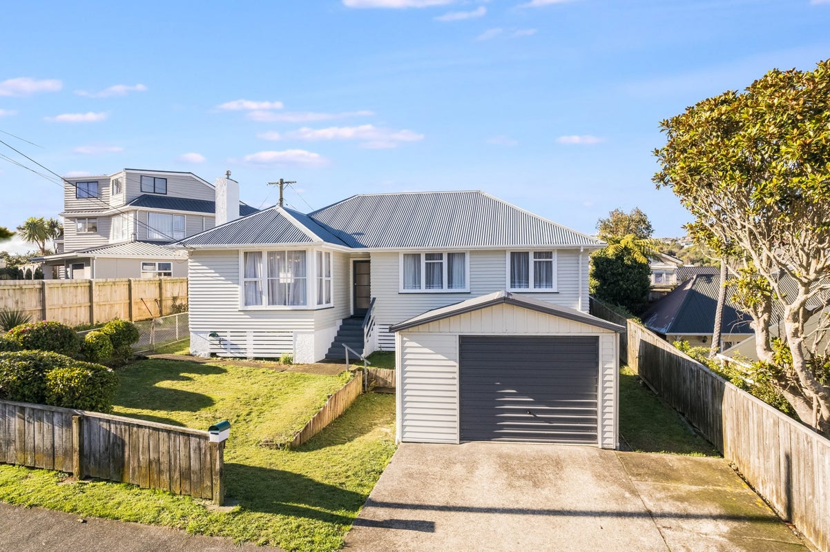 17 Morgan Street, Johnsonville, Wellington - Carousel 1