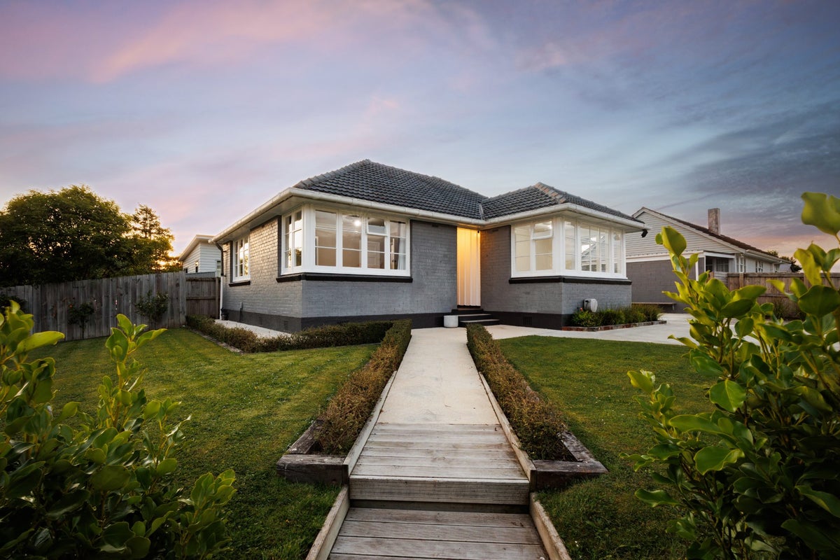 104 Clyde Crescent, Roslyn, Palmerston North - Carousel 1