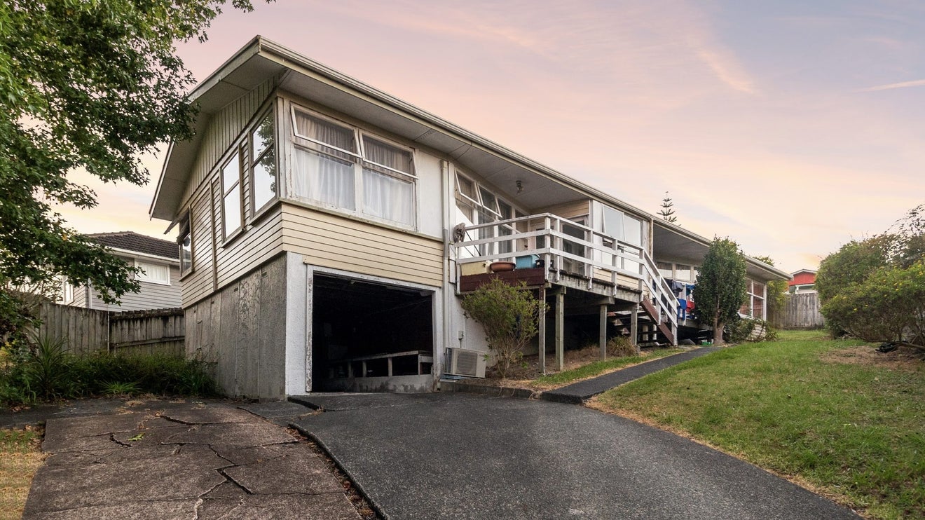 27 Rangitiki Crescent, Lynfield, Auckland - Carousel 1