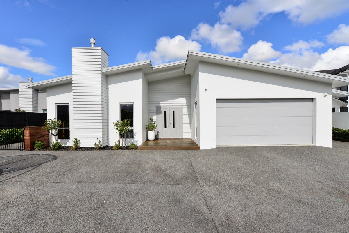 5 Kemble Place, Flagstaff, Hamilton - Carousel 2