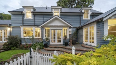 8 Amapur Drive, Khandallah, Wellington - Carousel 1