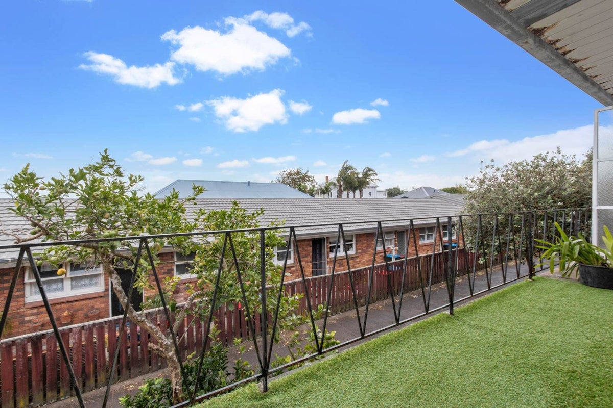 17/56 View Road, Mount Eden, Auckland - Carousel 2