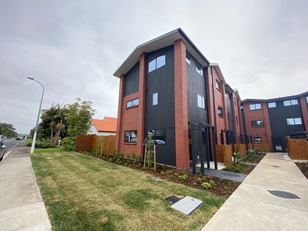 1/61 Wingate Street, Avondale, Auckland - Carousel 1