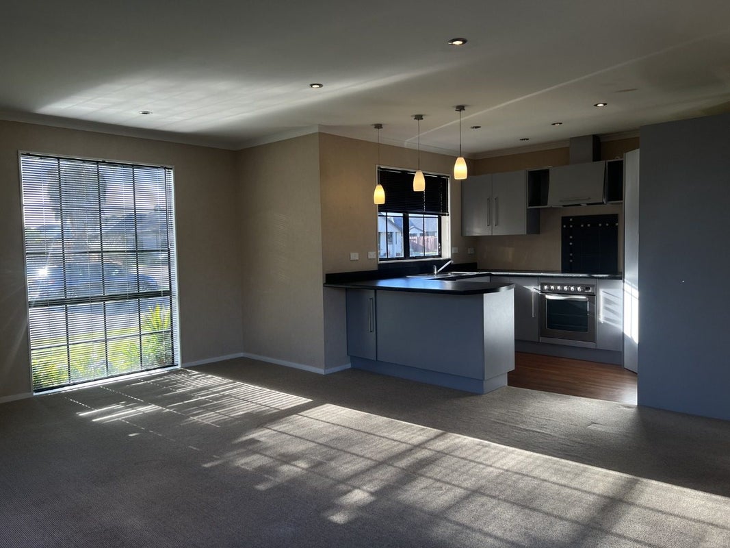 12 Boston Parade, Kelvin Grove, Palmerston North - Carousel 2