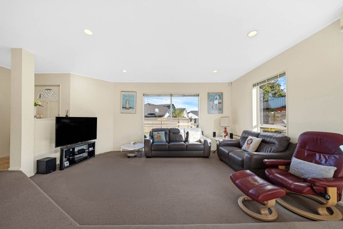 11 Riplington Road, Huntington Park, Auckland - Carousel 2