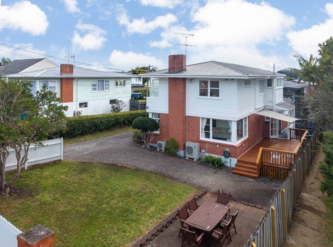 16 Belfast Street, Hillsborough, Auckland - Carousel 2
