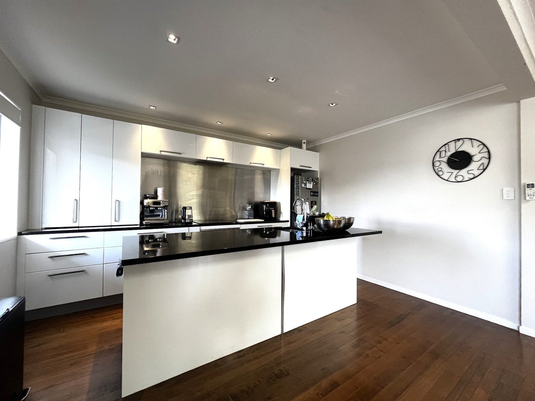 32 Parkhill Road, Mellons Bay, Auckland - Carousel 2