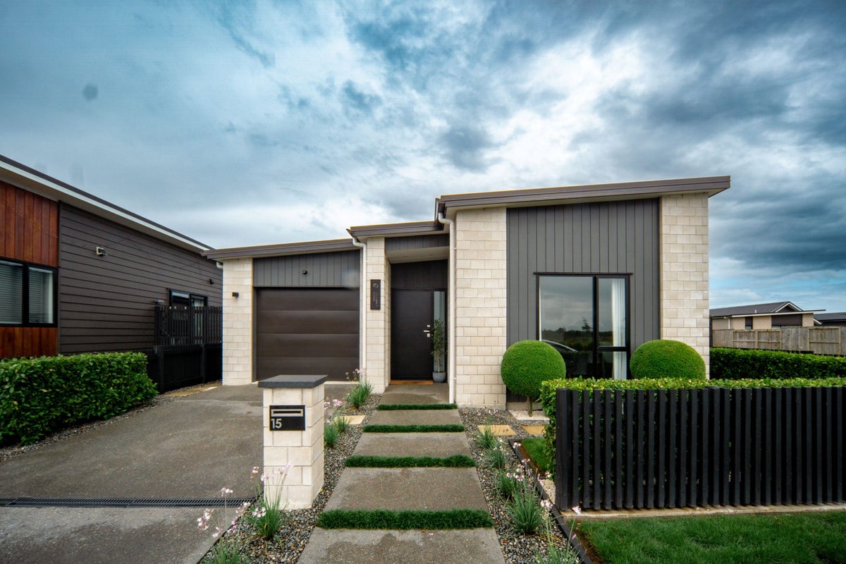 15 Couldsack Avenue, Chartwell, Hamilton - Carousel 1