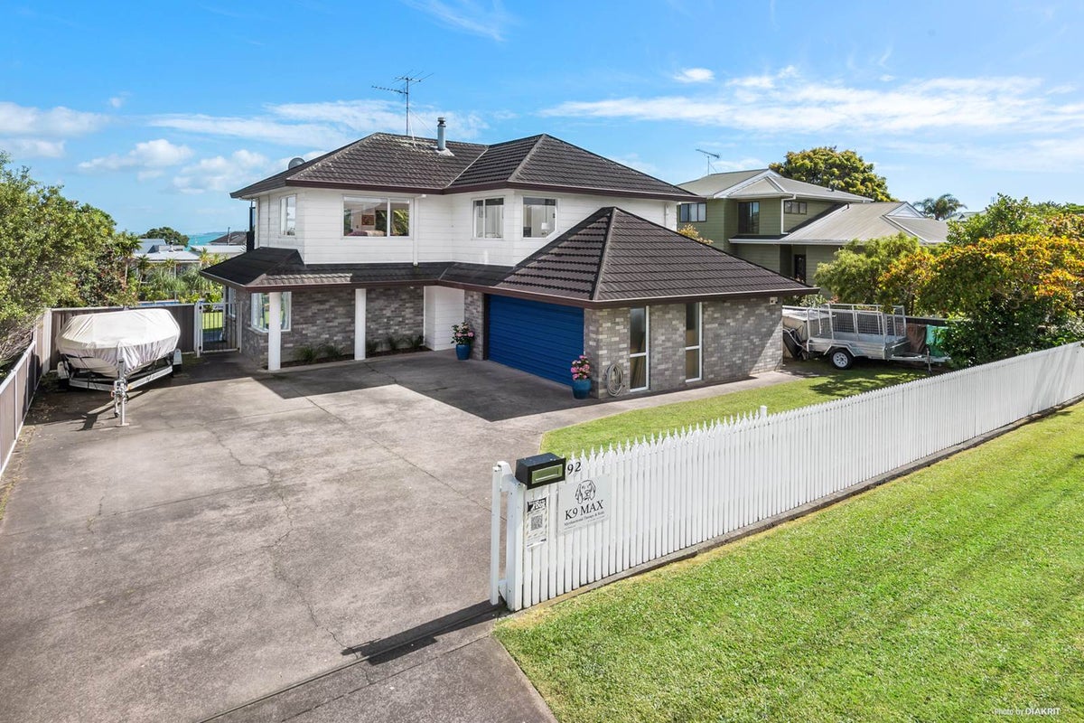 92 First View Avenue, Beachlands, Auckland - Carousel 2