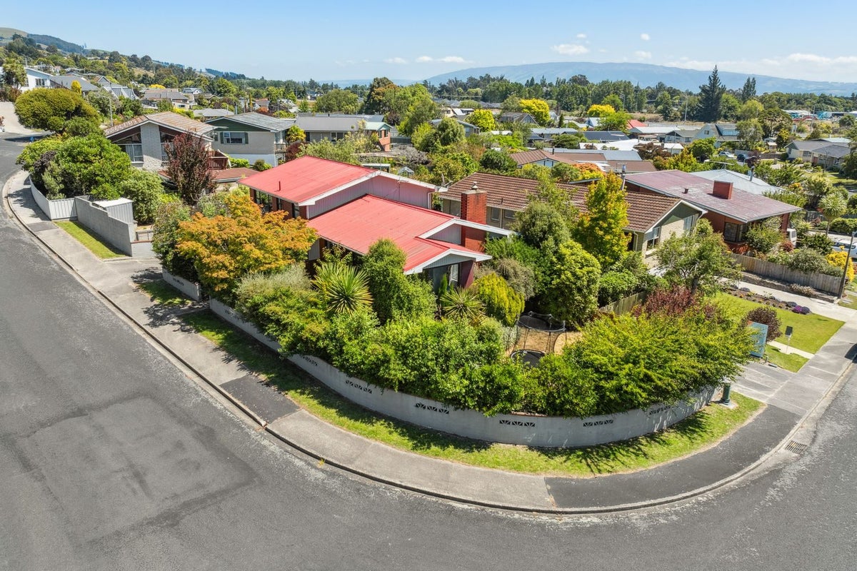 16 Kinmont Crescent, Kinmont Park, Mosgiel - Carousel 31