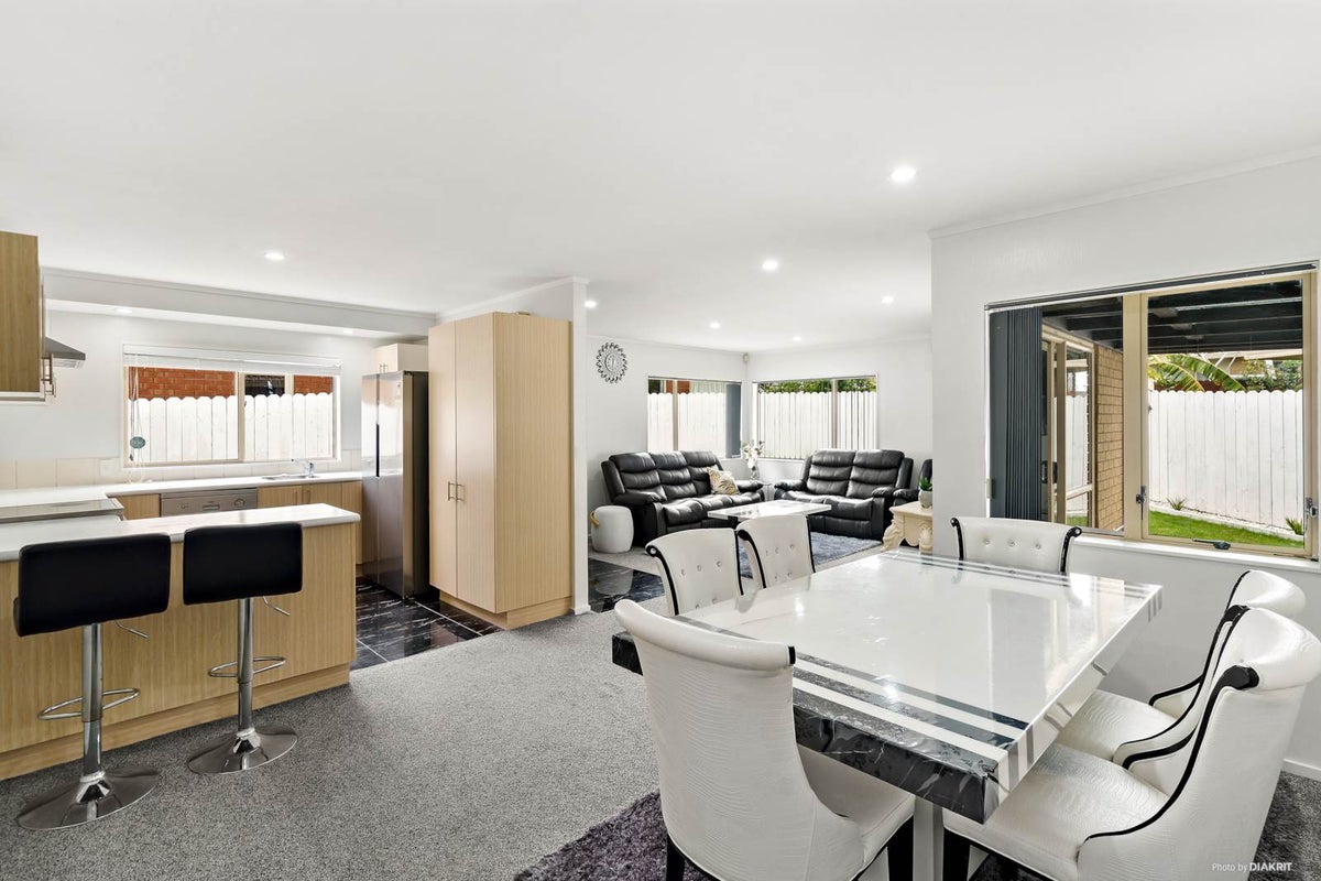 2/34 Aspiring Avenue, Clover Park, Auckland - Carousel 1
