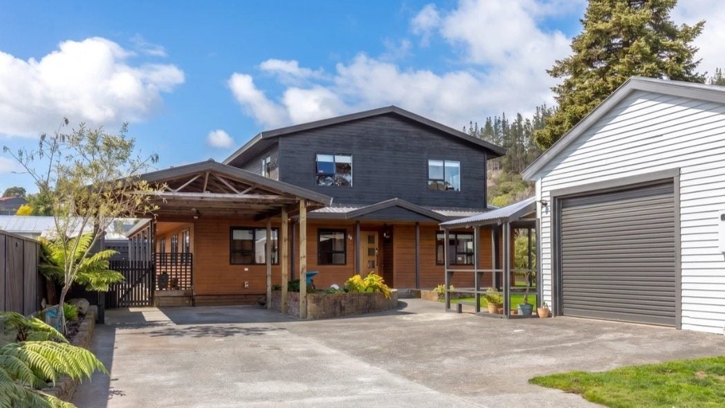 55 Moeraki Road, Maoribank, Upper Hutt - Carousel 1
