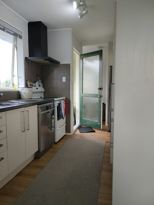 7 Hueglow Rise, West Harbour, Auckland - Carousel 2