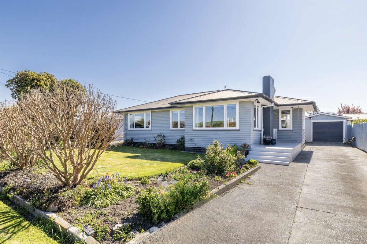 231 Lumsden Place, Akina, Hastings, Hawke's Bay - Carousel 1