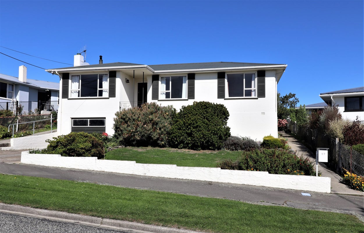 27 Arrow Crescent, Holmes Hill, Oamaru - Carousel 1