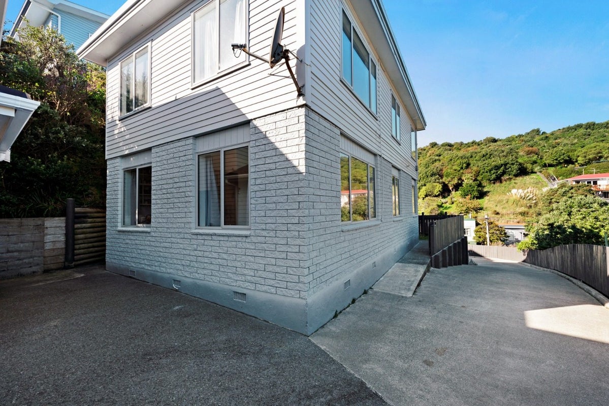 116 Severn Street, Island Bay, Wellington - Carousel 1