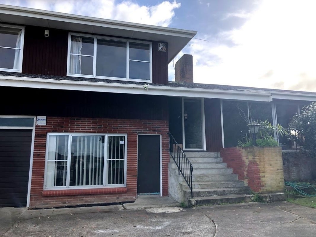 8 The Crest, Sunnyhills, Auckland - Carousel 1